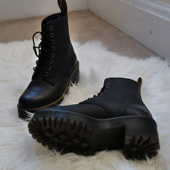 Dr. Martens SHRIVER HI WOMEN'S WYOMING LEATHER HEELED BOOTS - Picture 6 of 16